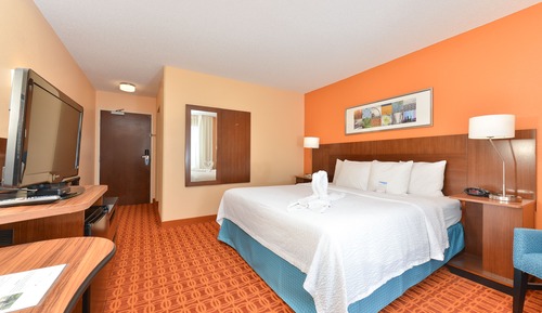 Suite, 1 King Bed (Mobility/Hearing Access, Roll-In Shwr)