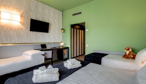 Family Room, Multiple Beds
