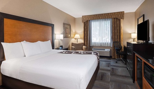 Deluxe Room, 1 King Bed, Accessible, Non Smoking (Mobility)