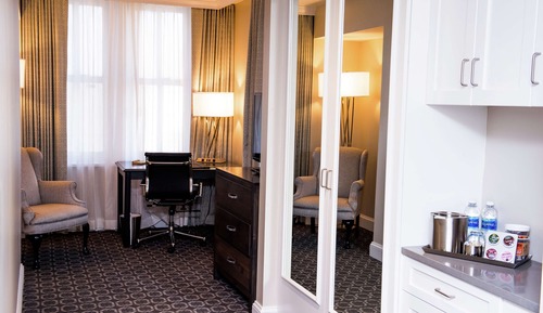 Suite, 1 King Bed