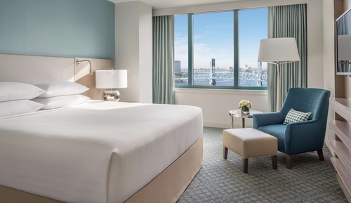 Room, 1 King Bed, River View
