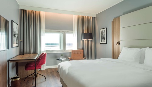 Superior Room (Runway View)