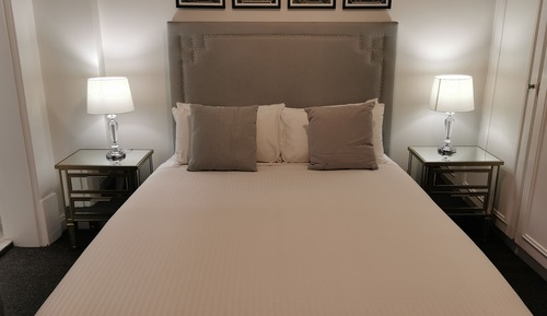 One Bedroom Apartment - Unserviced