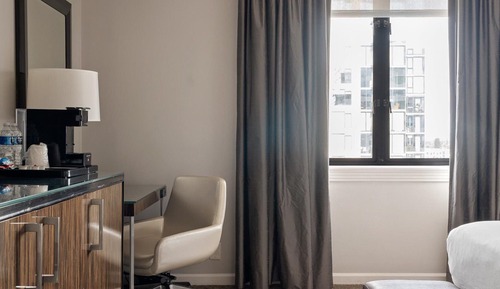 Room, 1 King Bed, Corner