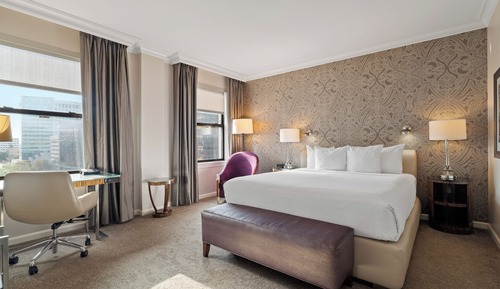 Deluxe Room, 1 King Bed, Corner