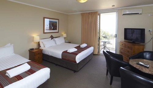 Triple Room with Kitchenette 