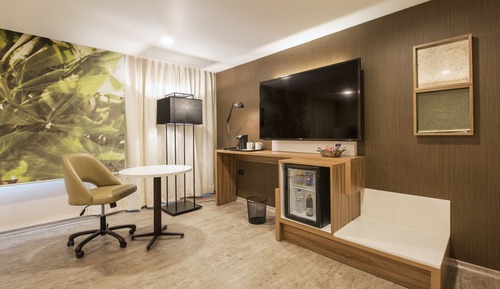 Junior Suite, 1 King Bed (Premium)