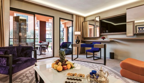 Suite, 1 King Bed with Sofa bed