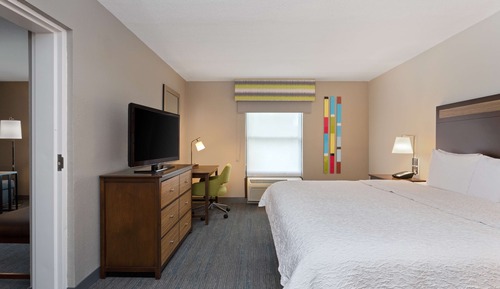 1 Bedroom King Suite w/ Kitchen and Sofabed