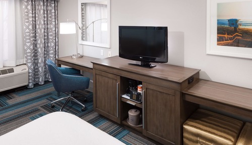 Suite, 1 King Bed, Accessible, Non Smoking (Roll-in Shower)