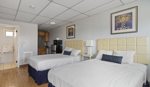 Two Double Room with Jetted Tub & Kitchenette