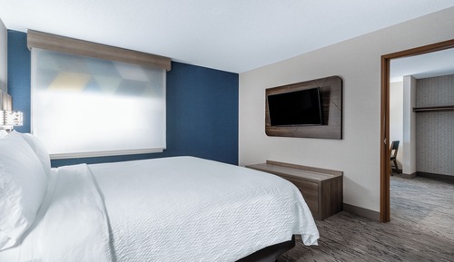 Standard Room, 1 King Bed (Walk-In Shower)