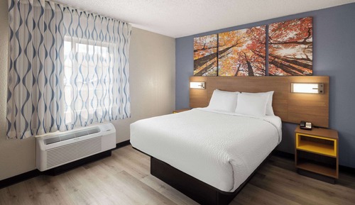 Standard Room, 1 Queen Bed, Accessible, Non Smoking