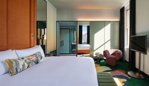 Premier Room, 1 King Bed, Park View, Corner