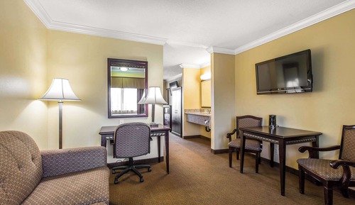 Suite, 1 Queen Bed with Sofa bed, Non Smoking