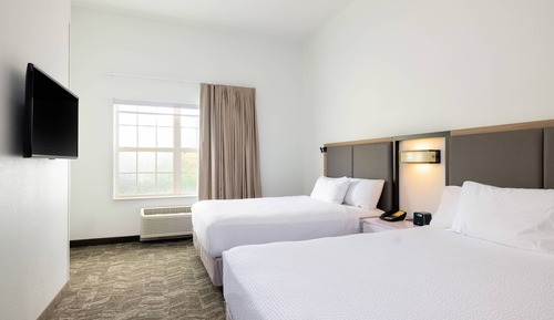 Suite, Multiple Beds (Mobility/Hearing Accessible, Tub)