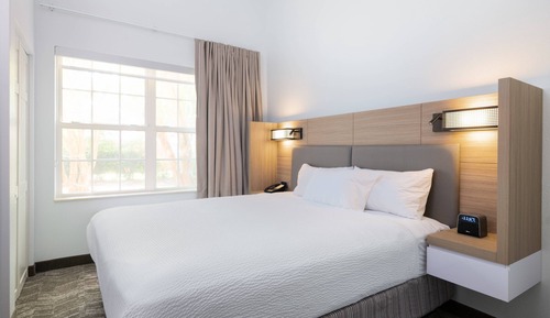 Suite, 1 King Bed with Sofa bed (Mobility Accessible, Tub)