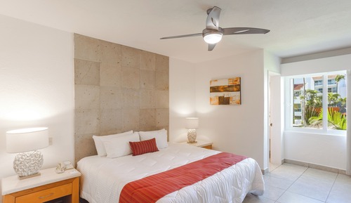 Suite, 1 King Bed, Balcony (1 Bedroom. Balcony or Terrace)