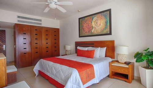 Club Room, 1 King Bed, Balcony