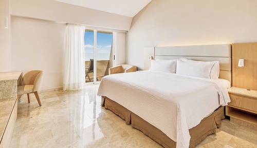 Luxury Room, 1 King Bed, Oceanfront (Plus)