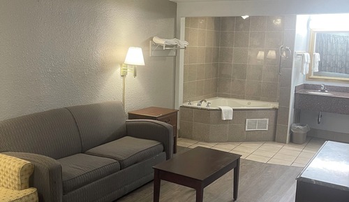Deluxe Suite, 1 King Bed, Hot Tub