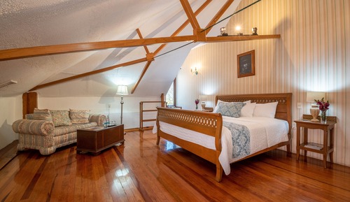 Basic Room, 1 King Bed