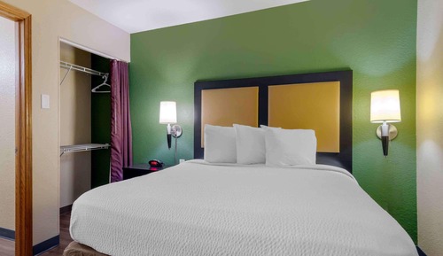 Deluxe Studio, 1 Queen Bed with Sofa bed, Non Smoking