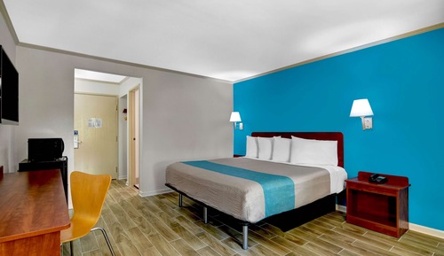 Standard Room, 1 King Bed, Smoking