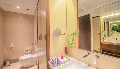 Deluxe Suite, 1 King Bed (Lagoon View)