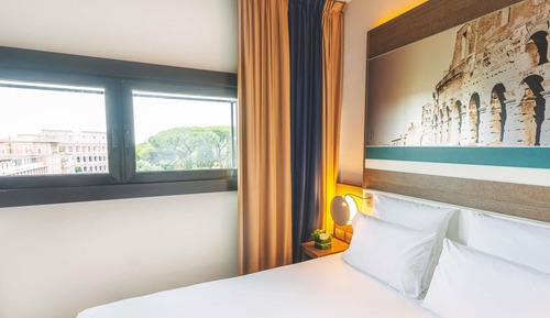 Superior Double Room (with view on the Colosseum)