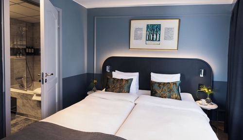 Junior Corner Suite