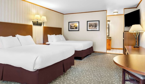 Standard Room, 2 Queen Beds, Non Smoking, Refrigerator & Microwave (1st Floor)