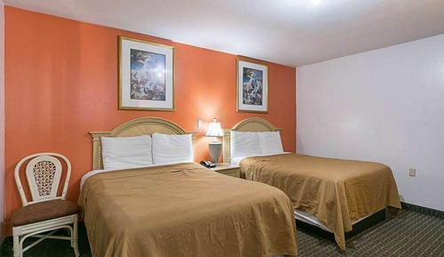 Standard Room, 2 Queen Beds, Non Smoking
