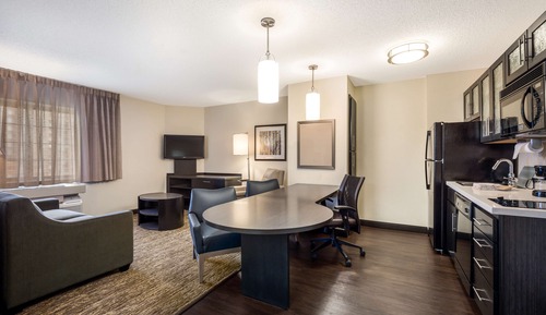 Suite, 1 Queen Bed, Accessible (Mobility Tub One Bedroom)
