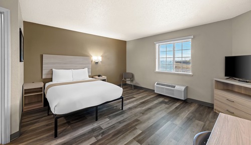 Economy Room, 1 Queen Bed, Smoking