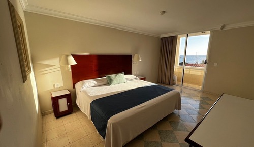 Standard Room, 1 King Bed
