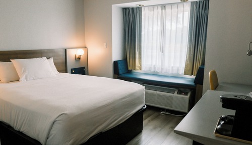 Standard Room, 1 Queen Bed