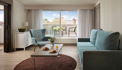 Family Room (2 Adults + 2 Children)