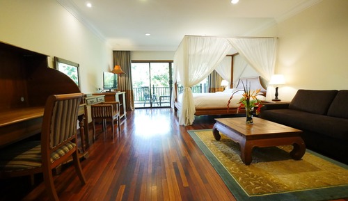 Executive King Pool View