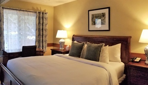 Standard Room, 1 King Bed, Mountain View