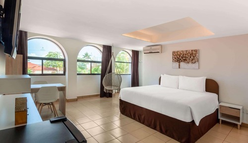 Junior Suite, 1 King Bed, Non Smoking