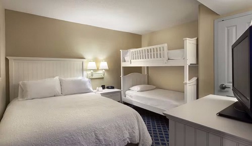 2 Bedroom 1 Bathroom Family Suite