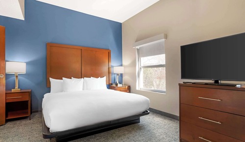 Suite, 1 King Bed, Accessible, Non Smoking