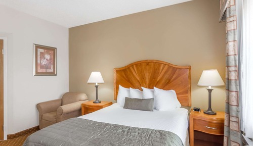 Standard Room, 1 Queen Bed, Accessible