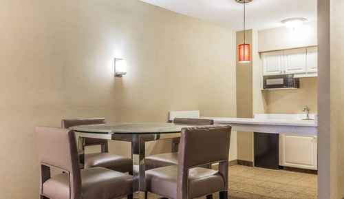 Suite, 1 King Bed, Accessible, Non Smoking