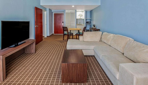 Suite, 1 King Bed, Non Smoking, City View
