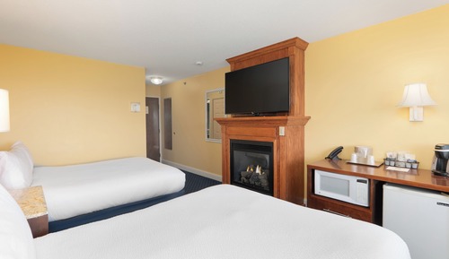 Deluxe Room, 2 Queen Beds, Fireplace, Bay View