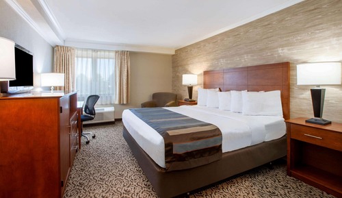 Room, 1 King Bed, Accessible, Non Smoking (Mobility)