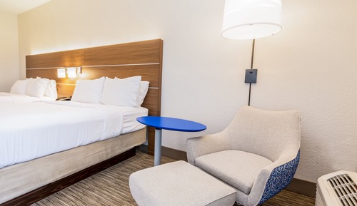Standard Room, 2 Queen Beds, Balcony, Pool View