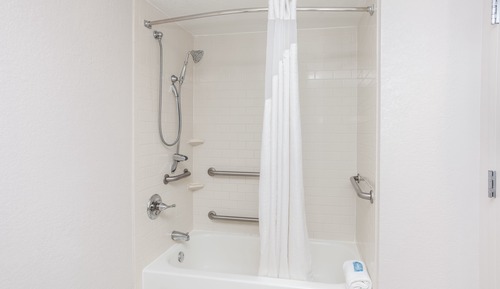Room, 2 Queen Beds, Accessible, City View (Communication, Accessible Tub)